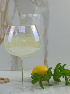 Heart of Scotland Lemon Smash cocktail in a glass with mint garnish